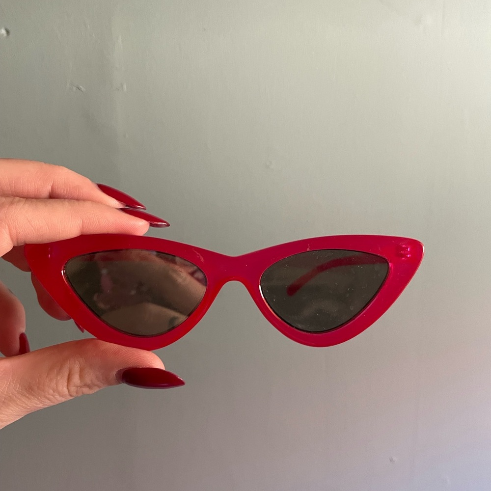 Chic Red Cat-Eye Sunglasses